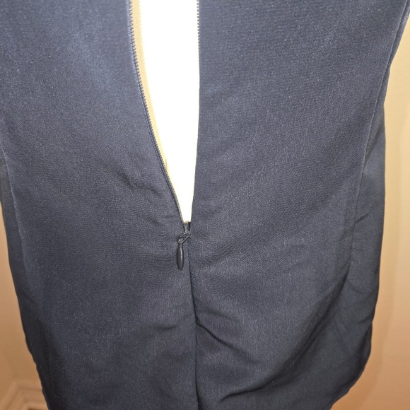 Banana Republic Navy Sleeveless Box Pleat Blouse Women's Size 2 Work- back zip - Picture 8 of 11